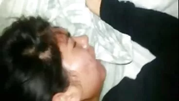 মা মেয়ে ছোট দের চোদাচুদি হাতাহাতি ' এর প্রেমিক অধ্যয়নরত যখন!