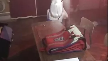 স্টেপমা আমাকে এক মুঠো স্তন ছোট মেয়েকে চোদা পেতে দাও!